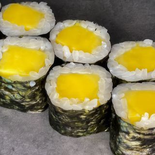 28r. Hossomaki fritto salsa rossa 10 pezzi