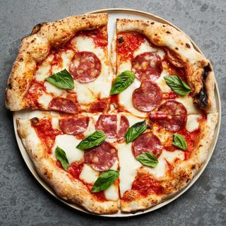 Pizza salami  