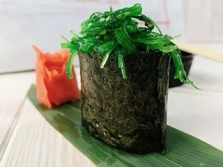 Гункан з вакаме (60 гр.) ( 1 шт./60g)