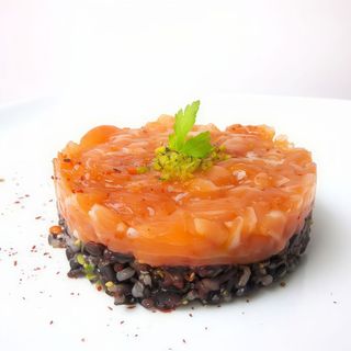 143. Salmone con goji  tartare