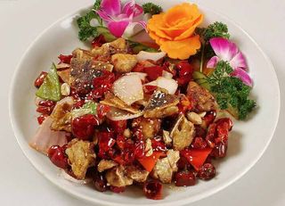 139. Pesce affettato con salsa piccante