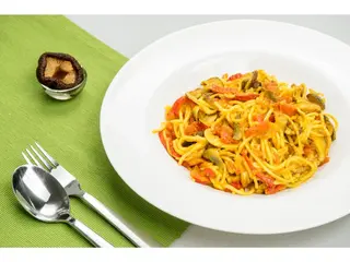 Spaghetti din orez cu ciuperci shiitake, (opțional picant) raw, fără g