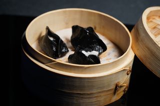 18. Gyoza black ika