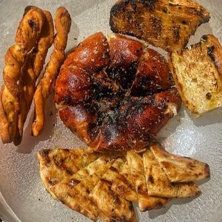 Плато от подбрани хлебни изделия