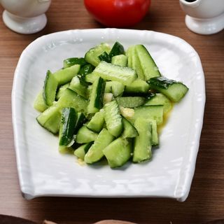 Огурцы в чесночном соусе 