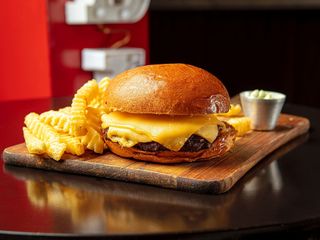 Cheeseburger c/ Batata Frita
