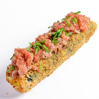 TUNA TATAR SUSHI DOG 