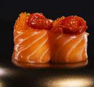 54 Gunkan salmon tobiko