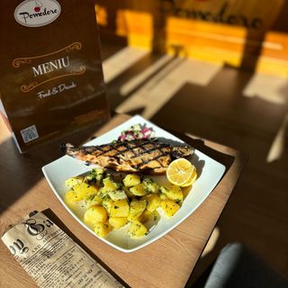 Păstrăv la grătar cu orez cu legume