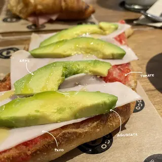 Aguacate, Tomate Natural Y Pavo