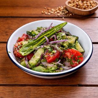 კიტრი პომიდვრის სალათი ნიგვზით