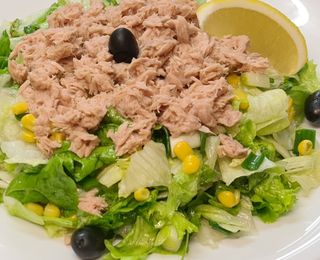 Зелена салата с риба тон (350г)