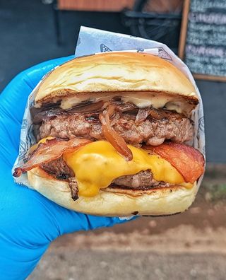 Menu Bandidos Burger Smash, C Papa Frita y Bebida incluso Fries and Drink