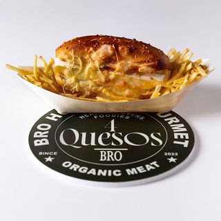 Hot dog de cerdo cuatro quesos