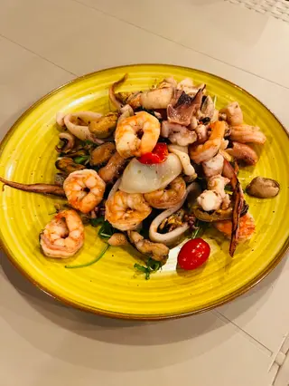 Salata cu fructe de mare