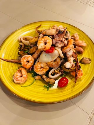 Salata cu fructe de mare