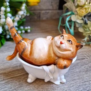 Figurka kot we wannie 