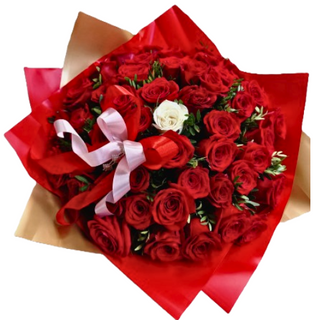 Buchete elegant rotund cu 51  trandafiri 