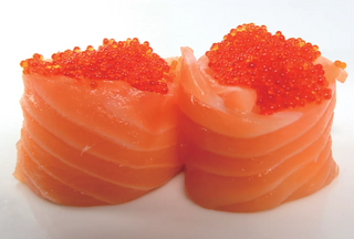 Gunkan salmone tobikko