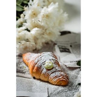 Croissant cu crema de fistic