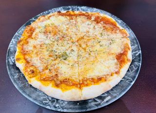 Chicken pizza velika  + Coca-Cola 250 ml