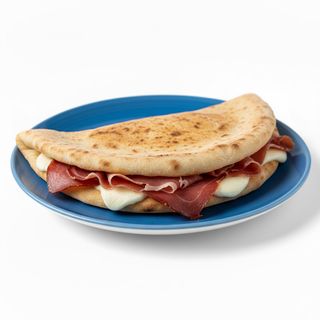 Piada con speck e mozzarella