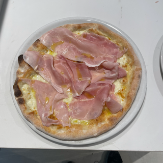 Bianca al prosciutto cotto al piatto