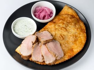 Чебурек з мʼясом свинини (200g)