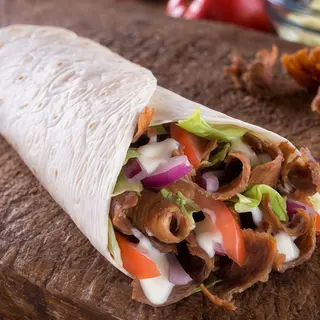 Durum de ternera con lechuga, tomate y salsas
