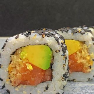 60. Spicy Salmón Crunch