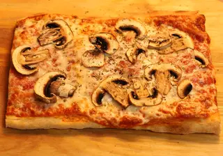Pizza De Jamón Y Champiñones (35 Cm. X 20 Cm.)