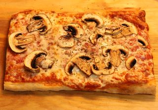 Pizza De Jamón Y Champiñones (35 Cm. X 20 Cm.)