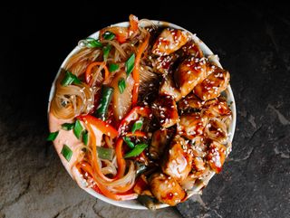 Фрунчоза з курчам теріякі (410г)