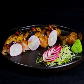 Nigiri de Salmão Flambado (5 un)