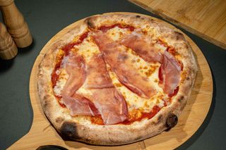 Pizza Crudo e Formaggio
