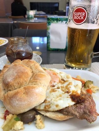 PREGO ESPECIAL COM OVO NO PÃO