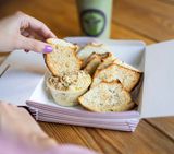 Hummus de berenjena + bagel sticks