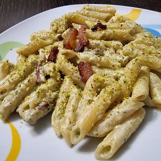 Pennette al pistacchio con guanciale croccante