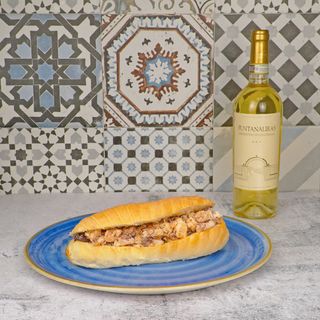 4 Panini al Polpo e Funtanaliras DOCG (75 cl)