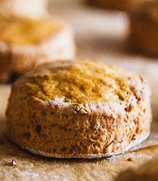 Scone s dimljenim tofuom i orasima