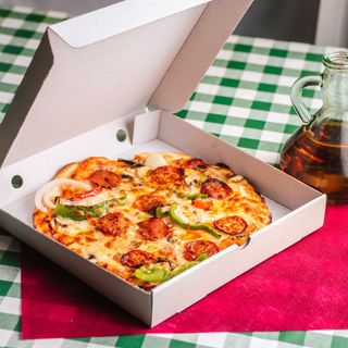 Pizza Margarita + 3 ingredientes a elegir