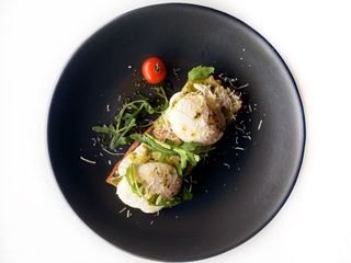 Яйця пашот з лососем та авокадо (200г)