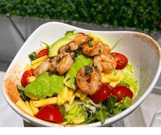 Salată cu fructe de mare