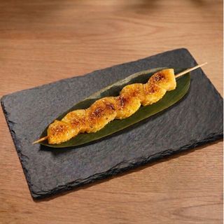Brocheta de piña caramelizada