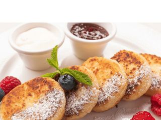 Сирники зі сметаною та малиновим варенням (250/60g)