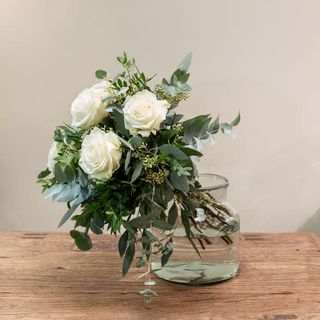 Ramo clásico 3 Rosas blancas