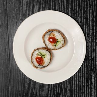 236 - Tempura makis de pollo picante y pepino (8 uds)