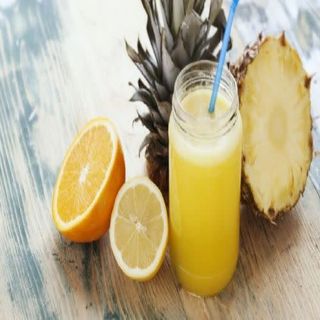 Zumo De Piña Y Naranja