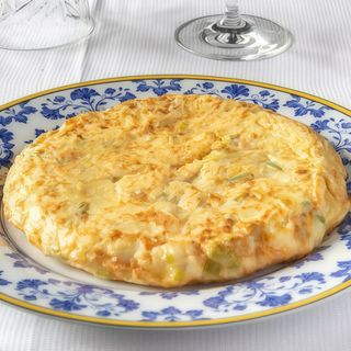 Tortilla de Merluza de Pincho y Puerros Confitados