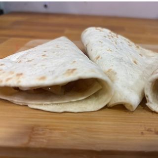 Creps de queso brie y cebolla caramelizada